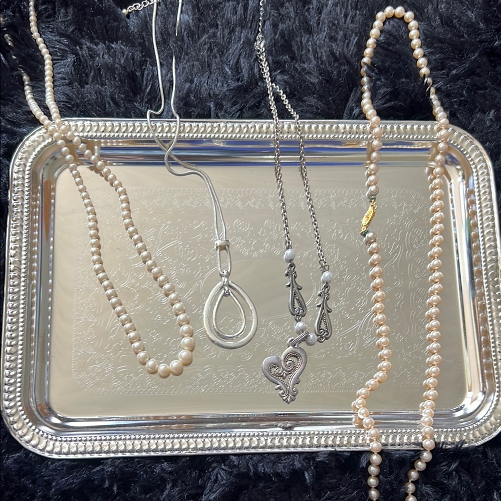 Elegant Silver and Pearl Necklace Set